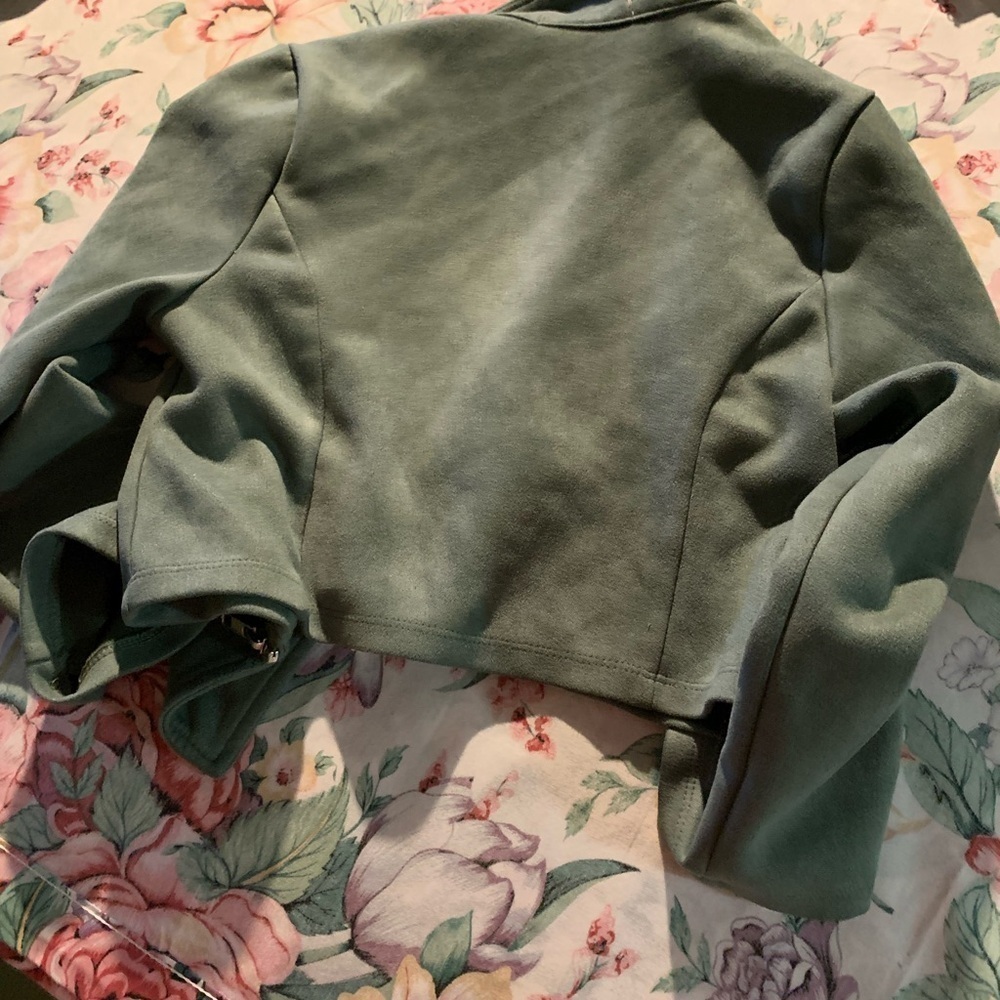 Loved to be Loved Woman’s Crop Jacket Size 12 Ling sleeves and Zipper - Picture 7 of 7